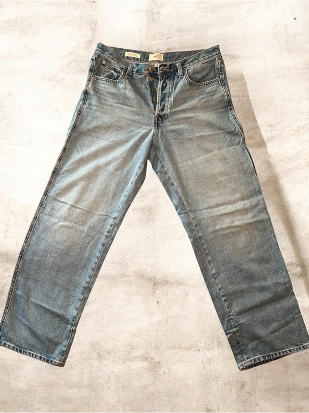 Universal Thread Women's Light Blue Straight-Leg Jeans